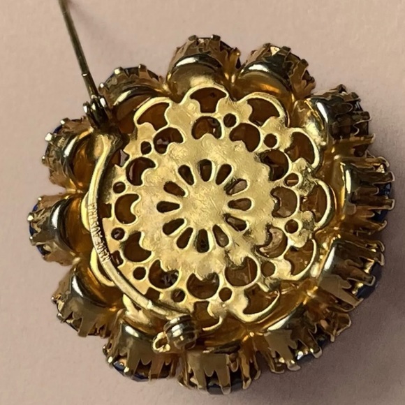 Made in Austria Blue Rhinestone Brooch Pin Gold Tone Dome Costume Jewelry - Picture 9 of 14